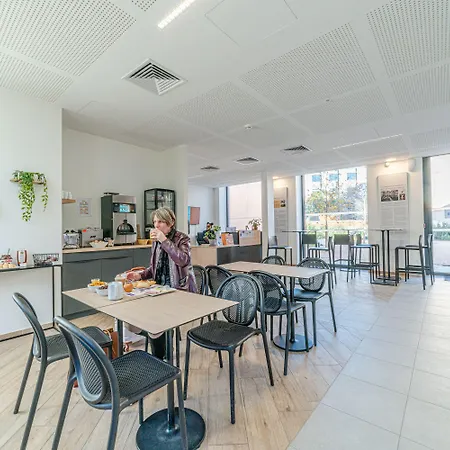 Montempo Cite Internationale Hotel apartamentowy 4*