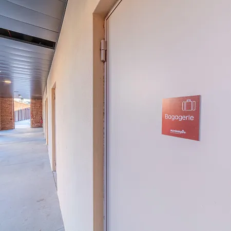 Montempo Cite Internationale アパートホテル 4*