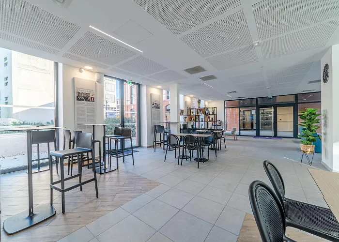 Montempo Cite Internationale Aparthotel 4*